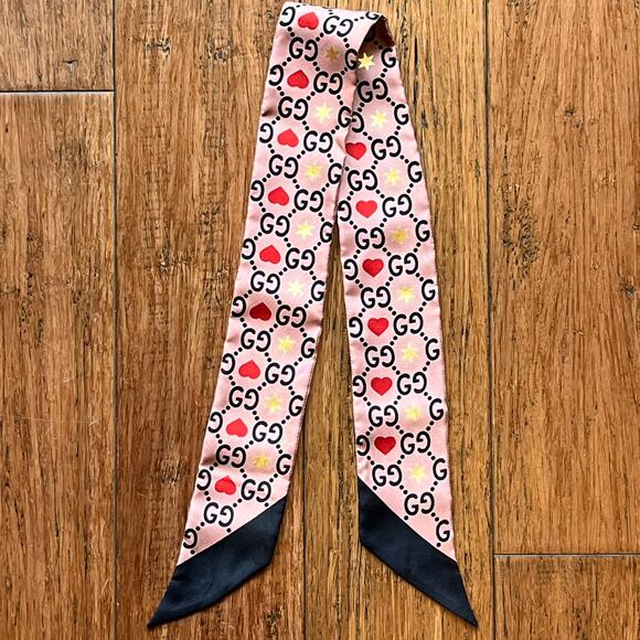 GUCCI Silk Twill Big Dimmy Neck Bow Scarf - Picture 1 of 5